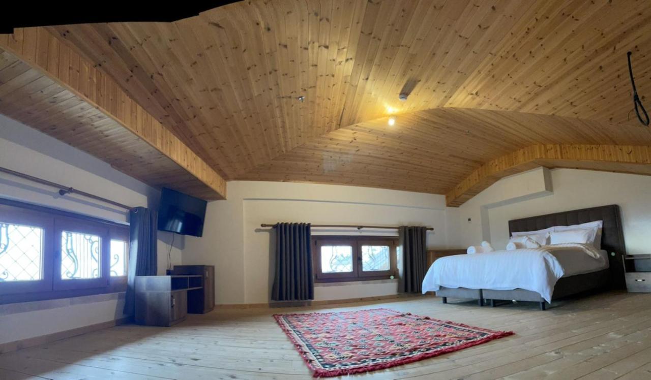 Krujë Hotel Kroi Near Castle Entrance Castle And Town View מראה חיצוני תמונה