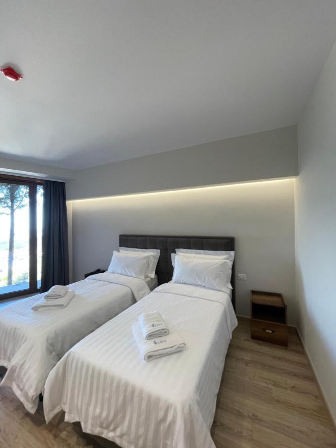 Krujë Hotel Kroi Near Castle Entrance Castle And Town View מראה חיצוני תמונה