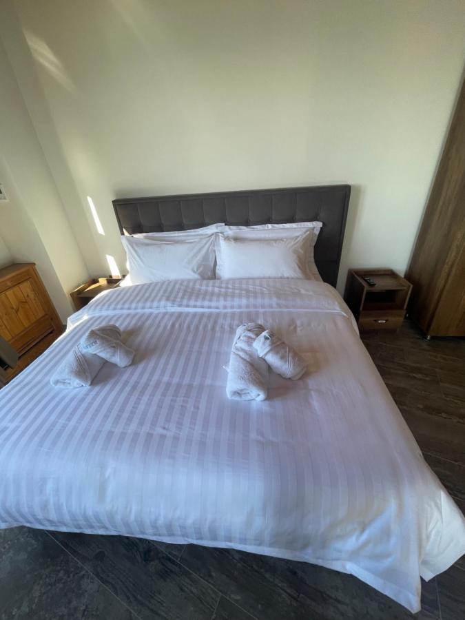 Krujë Hotel Kroi Near Castle Entrance Castle And Town View מראה חיצוני תמונה