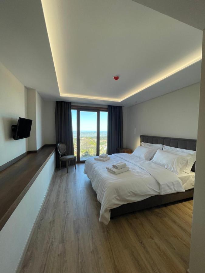 Krujë Hotel Kroi Near Castle Entrance Castle And Town View מראה חיצוני תמונה