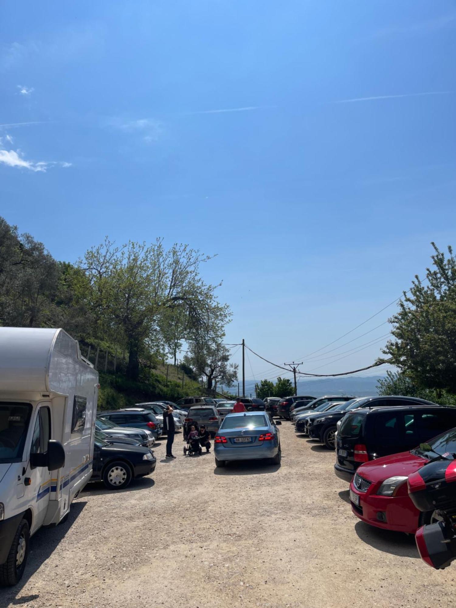 Krujë Hotel Kroi Near Castle Entrance Castle And Town View מראה חיצוני תמונה