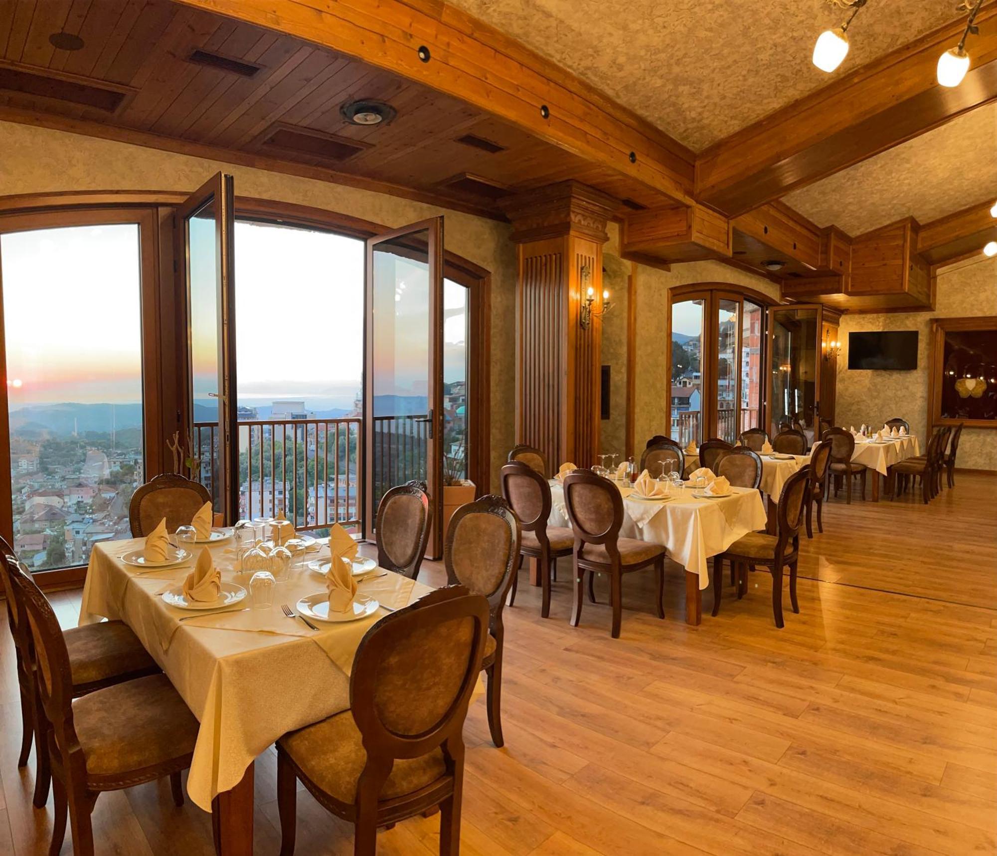 Krujë Hotel Kroi Near Castle Entrance Castle And Town View מראה חיצוני תמונה