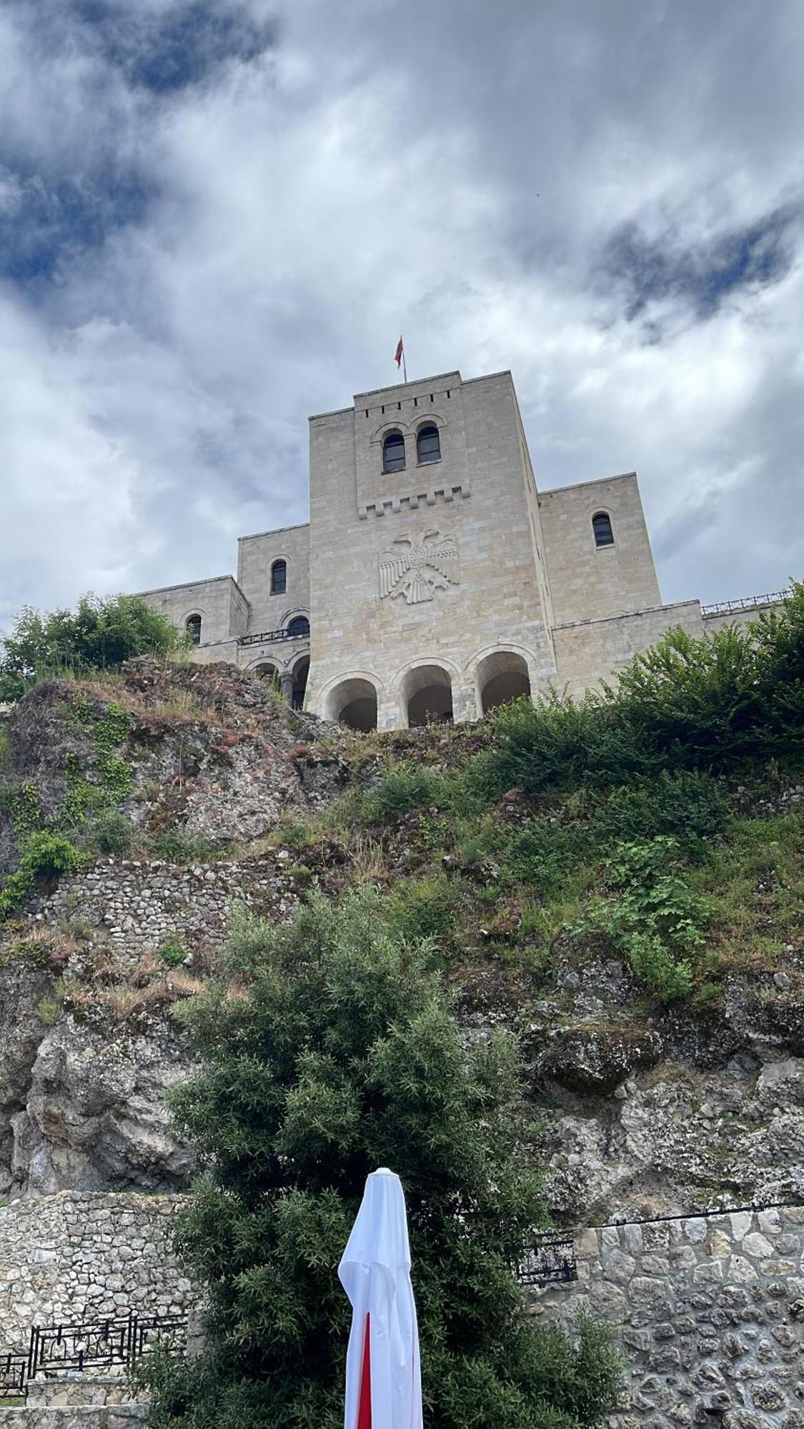 Krujë Hotel Kroi Near Castle Entrance Castle And Town View מראה חיצוני תמונה